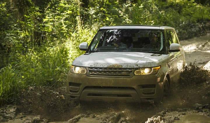 Land Rover Experience - Splashing thru Mud